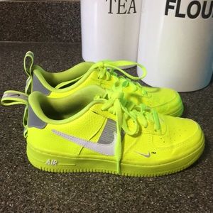 NIKE'S AIR FORCE 1 UTILITY ARRIVES IN A STRIKING "VOLT"